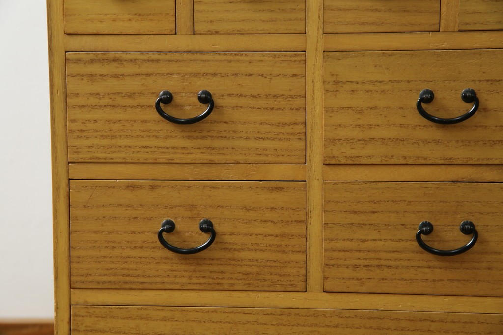 和製ビンテージ　桐(キリ)材　小物整理に大活躍!引き出し25杯の薬箪笥(R-079822)