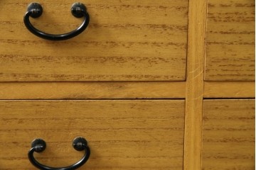 和製ビンテージ　桐(キリ)材　小物整理に大活躍!引き出し25杯の薬箪笥(R-079822)