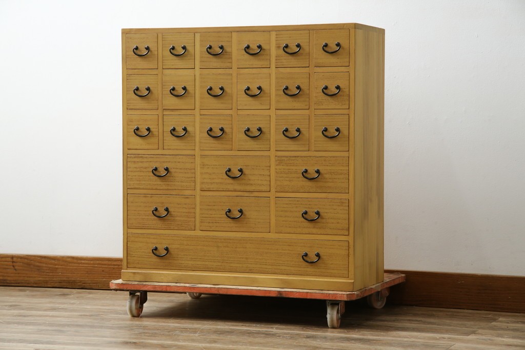 和製ビンテージ　桐(キリ)材　小物整理に大活躍!引き出し25杯の薬箪笥(R-079822)