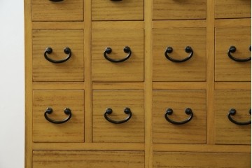 和製ビンテージ　桐(キリ)材　小物整理に大活躍!引き出し25杯の薬箪笥(R-079822)