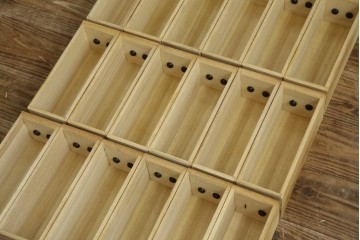 和製ビンテージ　桐(キリ)材　小物整理に大活躍!引き出し25杯の薬箪笥(R-079822)