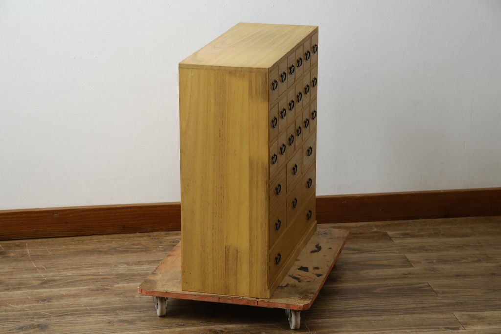 和製ビンテージ　桐(キリ)材　小物整理に大活躍!引き出し25杯の薬箪笥(R-079822)