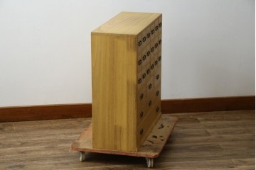 和製ビンテージ　桐(キリ)材　小物整理に大活躍!引き出し25杯の薬箪笥(R-079822)