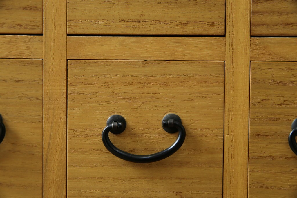 和製ビンテージ　桐(キリ)材　小物整理に大活躍!引き出し25杯の薬箪笥(R-079822)