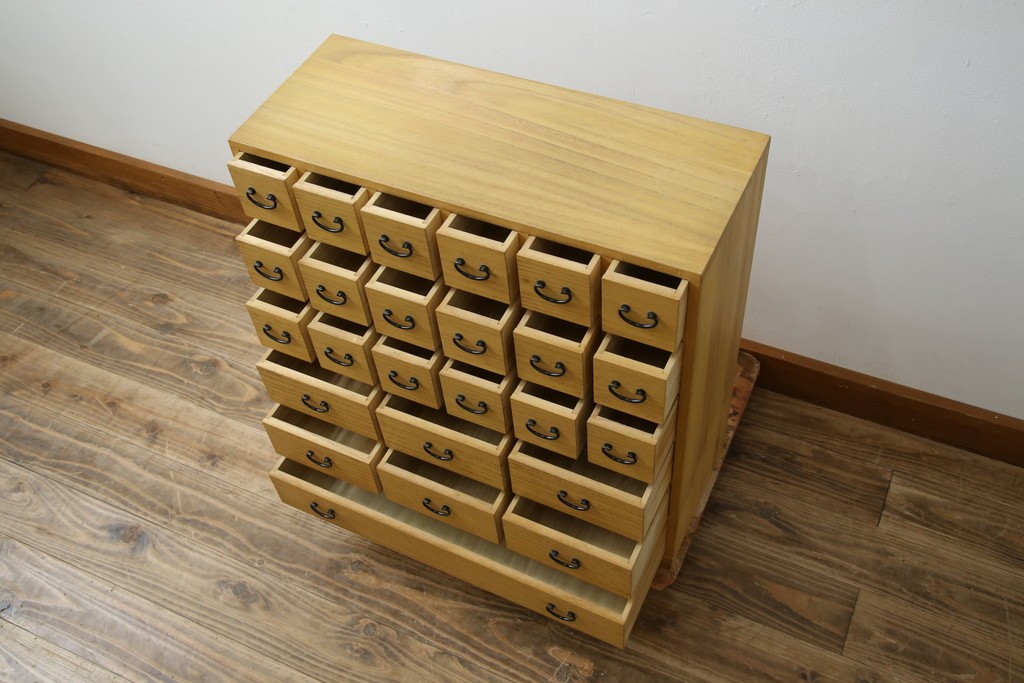 和製ビンテージ　桐(キリ)材　小物整理に大活躍!引き出し25杯の薬箪笥(R-079822)