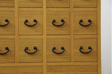 和製ビンテージ　桐(キリ)材　小物整理に大活躍!引き出し25杯の薬箪笥(R-079822)