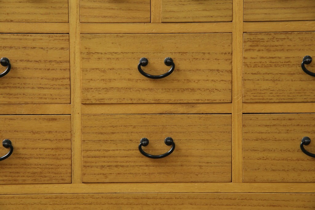 和製ビンテージ　桐(キリ)材　小物整理に大活躍!引き出し25杯の薬箪笥(R-079822)