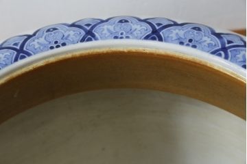 和製アンティーク　明治期　香蘭社　希少な図柄!　龍・青海波図　躍動感のある図柄が目を引く瀬戸火鉢(鉢カバー、傘立て、金魚鉢)(R-079823)
