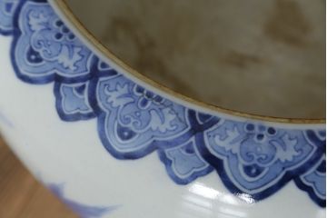 和製アンティーク　明治期　香蘭社　希少な図柄!　龍・青海波図　躍動感のある図柄が目を引く瀬戸火鉢(鉢カバー、傘立て、金魚鉢)(R-079823)