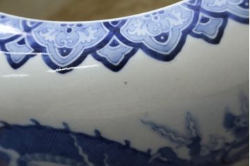和製アンティーク　明治期　香蘭社　希少な図柄!　龍・青海波図　躍動感のある図柄が目を引く瀬戸火鉢(鉢カバー、傘立て、金魚鉢)(R-079823)