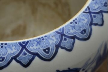 和製アンティーク　明治期　香蘭社　希少な図柄!　龍・青海波図　躍動感のある図柄が目を引く瀬戸火鉢(鉢カバー、傘立て、金魚鉢)(R-079823)