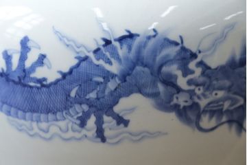 和製アンティーク　明治期　香蘭社　希少な図柄!　龍・青海波図　躍動感のある図柄が目を引く瀬戸火鉢(鉢カバー、傘立て、金魚鉢)(R-079823)
