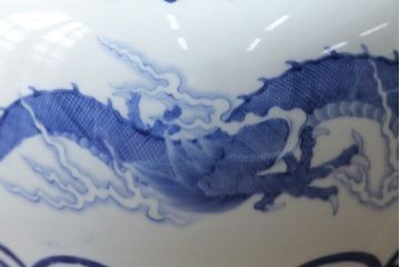 和製アンティーク　明治期　香蘭社　希少な図柄!　龍・青海波図　躍動感のある図柄が目を引く瀬戸火鉢(鉢カバー、傘立て、金魚鉢)(R-079823)