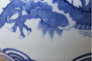 和製アンティーク　明治期　香蘭社　希少な図柄!　龍・青海波図　躍動感のある図柄が目を引く瀬戸火鉢(鉢カバー、傘立て、金魚鉢)(R-079823)
