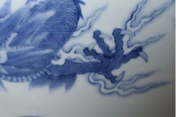 和製アンティーク　明治期　香蘭社　希少な図柄!　龍・青海波図　躍動感のある図柄が目を引く瀬戸火鉢(鉢カバー、傘立て、金魚鉢)(R-079823)