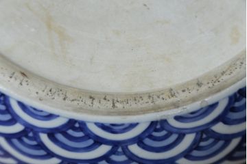 和製アンティーク　明治期　香蘭社　希少な図柄!　龍・青海波図　躍動感のある図柄が目を引く瀬戸火鉢(鉢カバー、傘立て、金魚鉢)(R-079823)