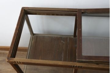 和製アンティーク　上開き　木のぬくもりを感じる脚付きガラスケース(コレクションケース、収納ケース、飾り棚、陳列棚、店舗什器)(R-079827)