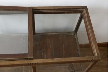 和製アンティーク　上開き　木のぬくもりを感じる脚付きガラスケース(コレクションケース、収納ケース、飾り棚、陳列棚、店舗什器)(R-079827)