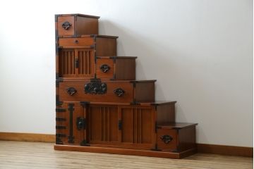 中古　美品　両面使い　魅せる収納としても大活躍の階段箪笥(階段タンス、収納たんす、和箪笥、引き出し)(R-079828)