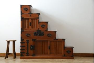 中古　美品　両面使い　魅せる収納としても大活躍の階段箪笥(階段タンス、収納たんす、和箪笥、引き出し)(R-079828)