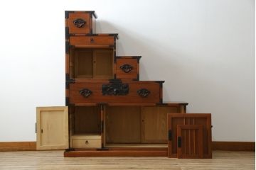 中古　美品　両面使い　魅せる収納としても大活躍の階段箪笥(階段タンス、収納たんす、和箪笥、引き出し)(R-079828)