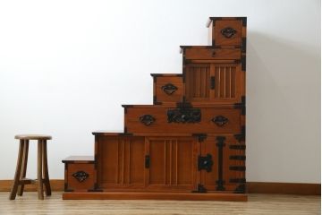 中古　美品　両面使い　魅せる収納としても大活躍の階段箪笥(階段タンス、収納たんす、和箪笥、引き出し)(R-079828)