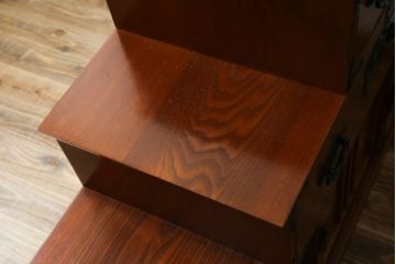 中古　美品　両面使い　魅せる収納としても大活躍の階段箪笥(階段タンス、収納たんす、和箪笥、引き出し)(R-079828)