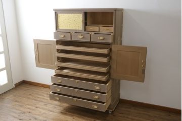 中古　美品　最高級　通産大臣指定伝統工芸品　伝統工芸士　鹿島金正作　高千穂　品のある佇まいで和の雰囲気を引き立てる名古屋総桐たんす(胴丸、総桐たんす、着物箪笥、引き出し、和たんす、衣装箪笥、バラ売り可能)(定価約250万円)(R-079829)