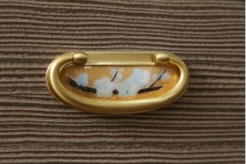 中古　美品　最高級　通産大臣指定伝統工芸品　伝統工芸士　鹿島金正作　高千穂　品のある佇まいで和の雰囲気を引き立てる名古屋総桐たんす(胴丸、総桐たんす、着物箪笥、引き出し、和たんす、衣装箪笥、バラ売り可能)(定価約250万円)(R-079829)