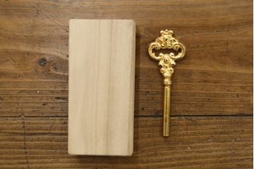 中古　美品　最高級　通産大臣指定伝統工芸品　伝統工芸士　鹿島金正作　高千穂　品のある佇まいで和の雰囲気を引き立てる名古屋総桐たんす(胴丸、総桐たんす、着物箪笥、引き出し、和たんす、衣装箪笥、バラ売り可能)(定価約250万円)(R-079829)