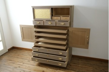 中古　美品　最高級　通産大臣指定伝統工芸品　伝統工芸士　鹿島金正作　高千穂　品のある佇まいで和の雰囲気を引き立てる名古屋総桐たんす(胴丸)　定価約250万円相当　(R-079829)