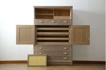 中古　美品　最高級　通産大臣指定伝統工芸品　伝統工芸士　鹿島金正作　高千穂　品のある佇まいで和の雰囲気を引き立てる名古屋総桐たんす(胴丸)　定価約250万円相当　(R-079829)