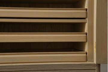 中古　美品　最高級　通産大臣指定伝統工芸品　伝統工芸士　鹿島金正作　高千穂　品のある佇まいで和の雰囲気を引き立てる名古屋総桐たんす(胴丸)　定価約250万円相当　(R-079829)