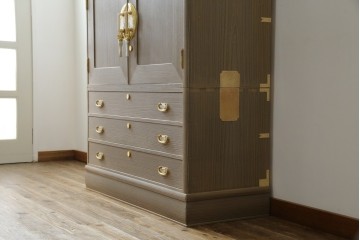 中古　美品　最高級　通産大臣指定伝統工芸品　伝統工芸士　鹿島金正作　高千穂　品のある佇まいで和の雰囲気を引き立てる名古屋総桐たんす(胴丸)　定価約250万円相当　(R-079829)