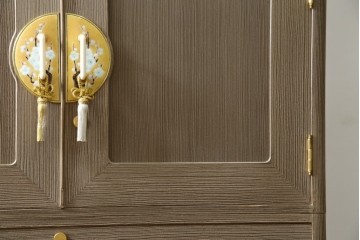 中古　美品　最高級　通産大臣指定伝統工芸品　伝統工芸士　鹿島金正作　高千穂　品のある佇まいで和の雰囲気を引き立てる名古屋総桐たんす(胴丸)　定価約250万円相当　(R-079829)