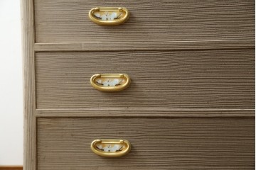 中古　美品　最高級　通産大臣指定伝統工芸品　伝統工芸士　鹿島金正作　高千穂　品のある佇まいで和の雰囲気を引き立てる名古屋総桐たんす(胴丸)　定価約250万円相当　(R-079829)