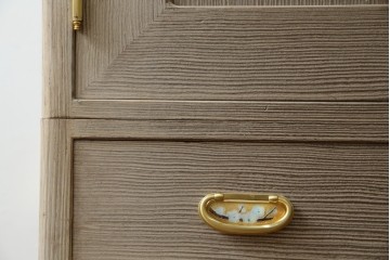 中古　美品　最高級　通産大臣指定伝統工芸品　伝統工芸士　鹿島金正作　高千穂　品のある佇まいで和の雰囲気を引き立てる名古屋総桐たんす(胴丸)　定価約250万円相当　(R-079829)