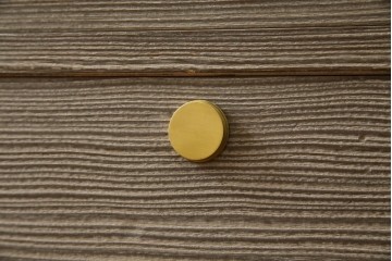 中古　美品　最高級　通産大臣指定伝統工芸品　伝統工芸士　鹿島金正作　高千穂　品のある佇まいで和の雰囲気を引き立てる名古屋総桐たんす(胴丸)　定価約250万円相当　(R-079829)