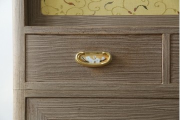 中古　美品　最高級　通産大臣指定伝統工芸品　伝統工芸士　鹿島金正作　高千穂　品のある佇まいで和の雰囲気を引き立てる名古屋総桐たんす(胴丸)　定価約250万円相当　(R-079829)