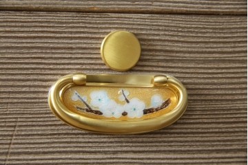 中古　美品　最高級　通産大臣指定伝統工芸品　伝統工芸士　鹿島金正作　高千穂　品のある佇まいで和の雰囲気を引き立てる名古屋総桐たんす(胴丸)　定価約250万円相当　(R-079829)