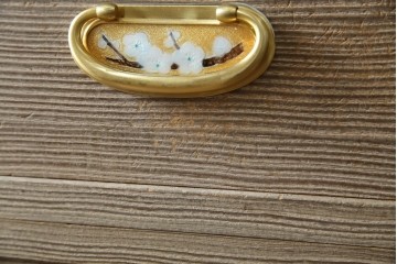 中古　美品　最高級　通産大臣指定伝統工芸品　伝統工芸士　鹿島金正作　高千穂　品のある佇まいで和の雰囲気を引き立てる名古屋総桐たんす(胴丸)　定価約250万円相当　(R-079829)