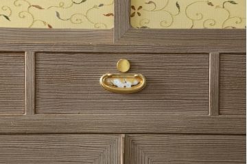 中古　美品　最高級　通産大臣指定伝統工芸品　伝統工芸士　鹿島金正作　高千穂　品のある佇まいで和の雰囲気を引き立てる名古屋総桐たんす・上段(胴丸、総桐たんす、引き出し、和たんす、ローボード、テレビ台、収納棚、戸棚)(R-079830)
