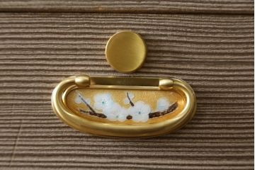 中古　美品　最高級　通産大臣指定伝統工芸品　伝統工芸士　鹿島金正作　高千穂　品のある佇まいで和の雰囲気を引き立てる名古屋総桐たんす・上段(胴丸、総桐たんす、引き出し、和たんす、ローボード、テレビ台、収納棚、戸棚)(R-079830)