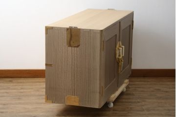 中古　美品　最高級　通産大臣指定伝統工芸品　伝統工芸士　鹿島金正作　高千穂　品のある佇まいで和の雰囲気を引き立てる名古屋総桐たんす・中段(胴丸、総桐たんす、着物箪笥、引き出し、和たんす、衣装箪笥、チェスト)(R-079831)