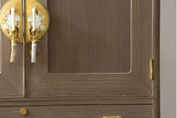 中古　美品　最高級　通産大臣指定伝統工芸品　伝統工芸士　鹿島金正作　高千穂　品のある佇まいで和の雰囲気を引き立てる名古屋総桐たんす・中段(胴丸、総桐たんす、着物箪笥、引き出し、和たんす、衣装箪笥、チェスト)(R-079831)