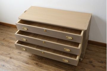 中古　美品　最高級　通産大臣指定伝統工芸品　伝統工芸士　鹿島金正作　高千穂　品のある佇まいで和の雰囲気を引き立てる名古屋総桐たんす・下段(胴丸、総桐たんす、引き出し、和たんす、衣装箪笥、チェスト)(R-079832)