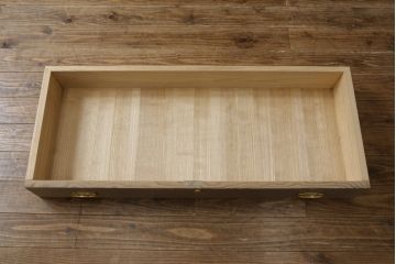 中古　美品　最高級　通産大臣指定伝統工芸品　伝統工芸士　鹿島金正作　高千穂　品のある佇まいで和の雰囲気を引き立てる名古屋総桐たんす・下段(胴丸、総桐たんす、引き出し、和たんす、衣装箪笥、チェスト)(R-079832)