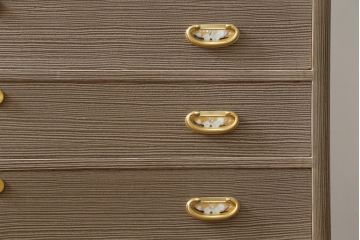 中古　美品　最高級　通産大臣指定伝統工芸品　伝統工芸士　鹿島金正作　高千穂　品のある佇まいで和の雰囲気を引き立てる名古屋総桐たんす・下段(胴丸、総桐たんす、引き出し、和たんす、衣装箪笥、チェスト)(R-079832)