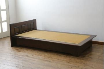 中古　北海道民芸家具　希少な絶版品!　シックなフレームと畳のコンビが和モダンな雰囲気を高める畳ベッド(セミダブル、たたみ)(R-079834)