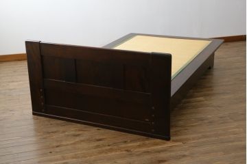中古　北海道民芸家具　希少な絶版品!　シックなフレームと畳のコンビが和モダンな雰囲気を高める畳ベッド(セミダブル、たたみ)(R-079834)